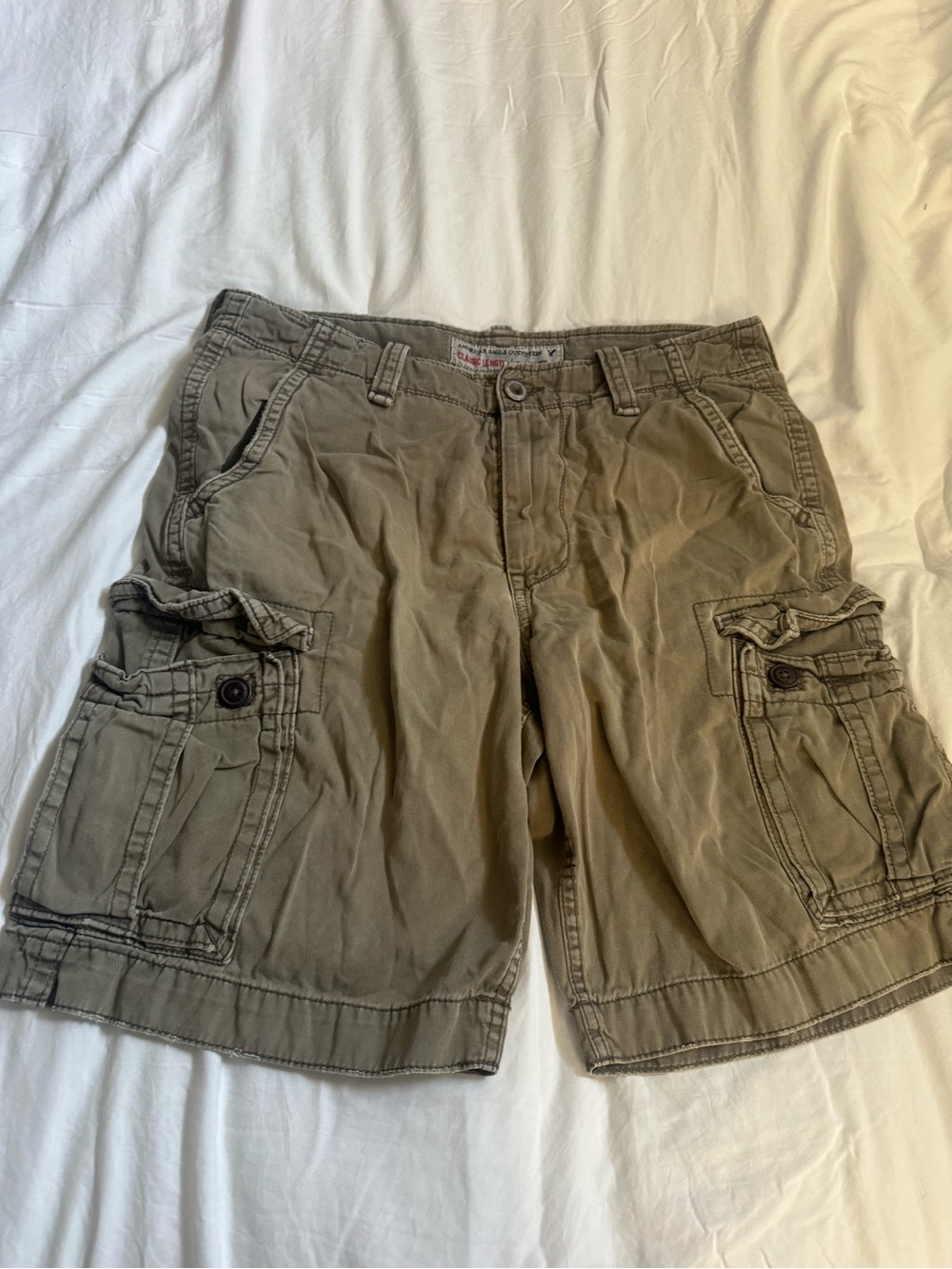 American eagle Men's Cargo Shorts in Olive Green - Casual Utility Style